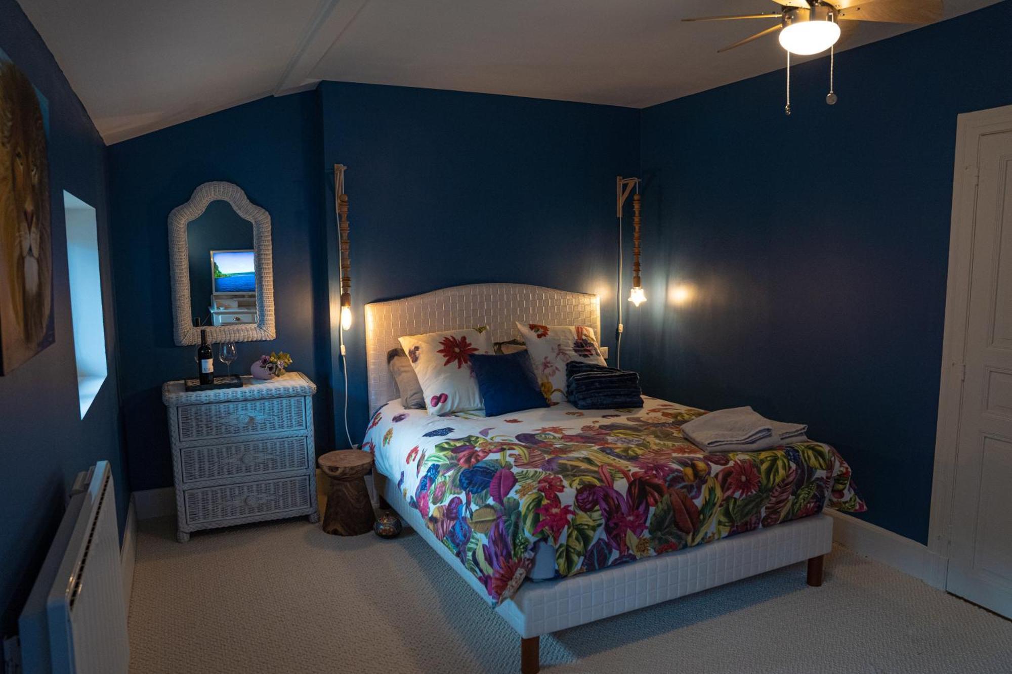 Le Rez De Jardin Albi Hotel Room photo