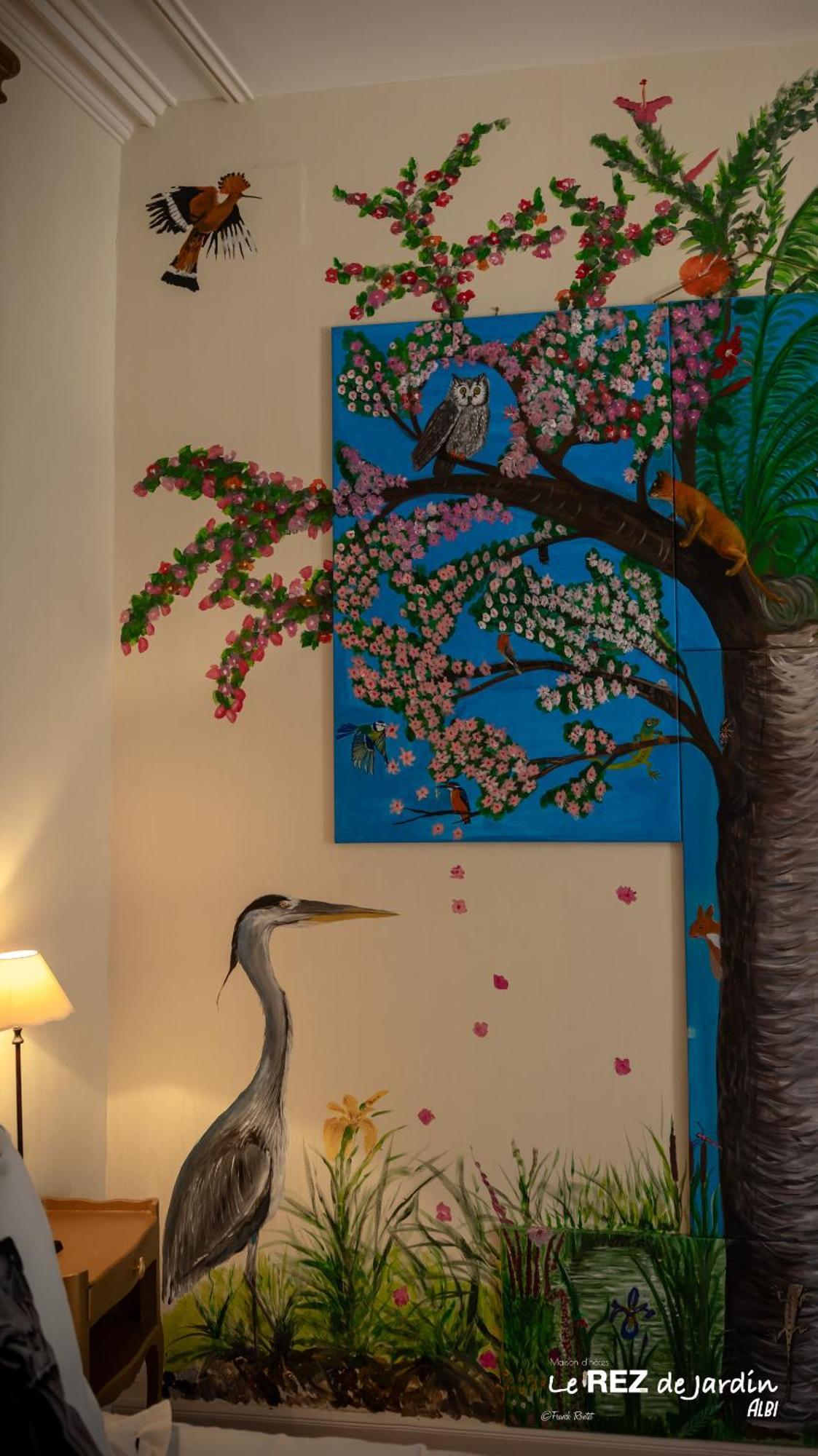 Le Rez De Jardin Albi Hotel Room photo