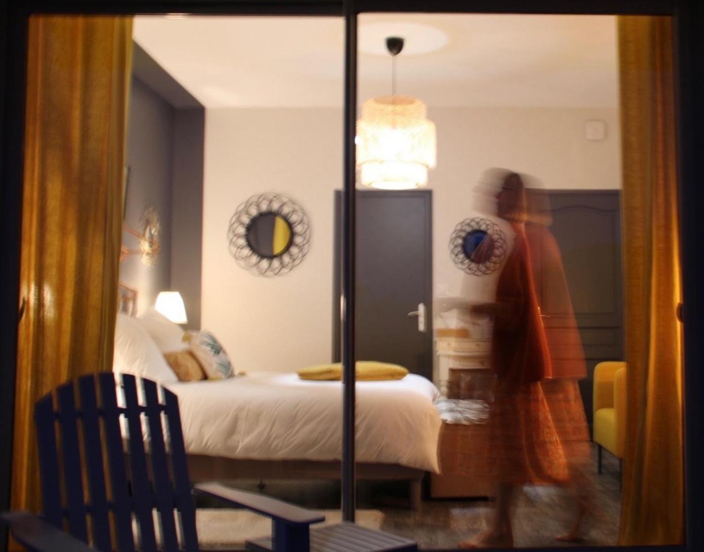 Le Rez De Jardin Albi Hotel Room photo